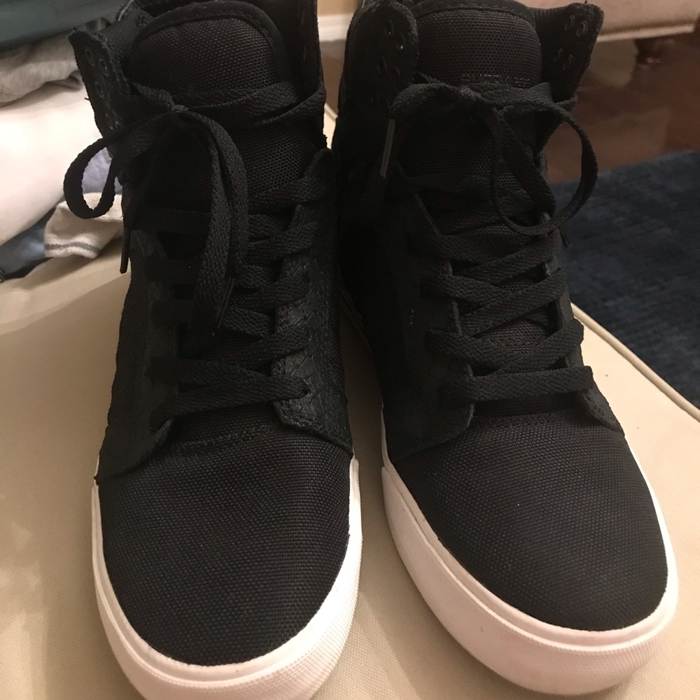 Black hightop Supras